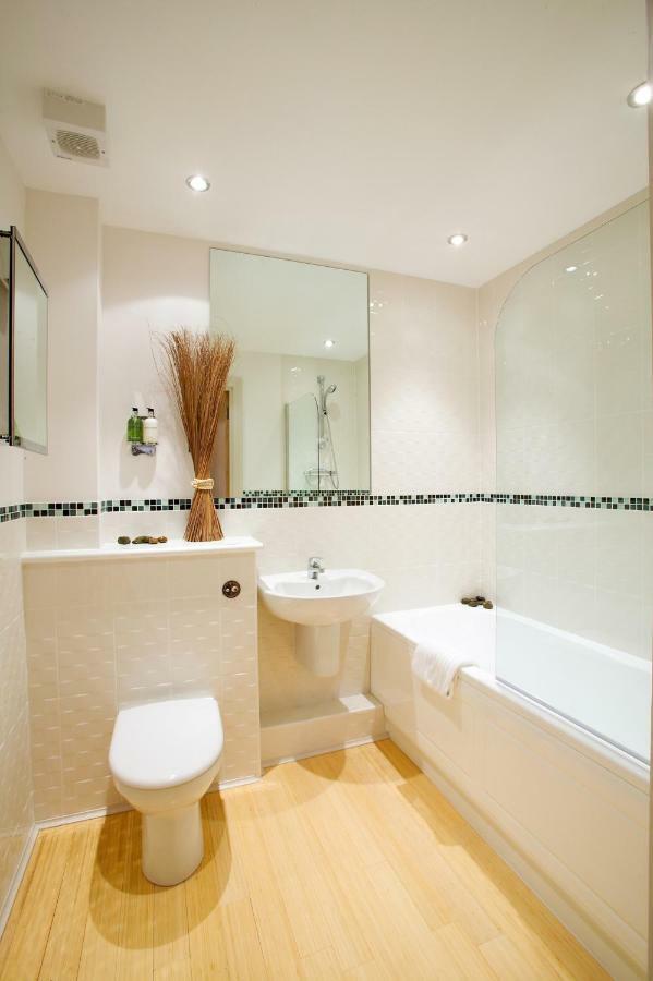 2 Bed 2 Bath At Pelican Hse In Newbury - Free Secure, Allocated Parking 외부 사진